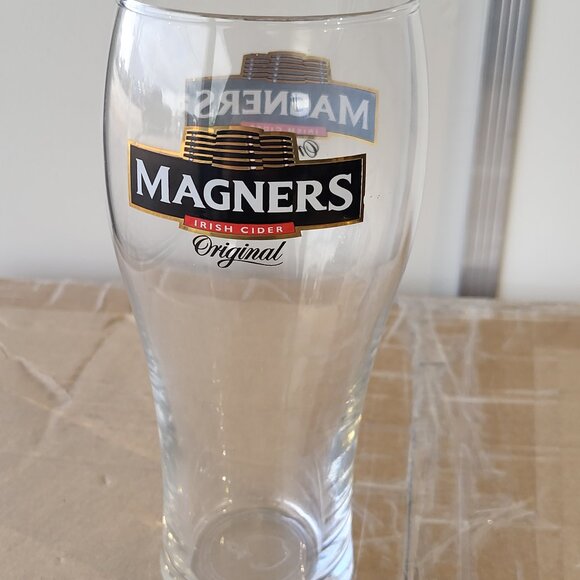 Magners Imported Irish Cider Beer Pint Glass Tall Pilsner Style GUC SEE PICS - Picture 1 of 7